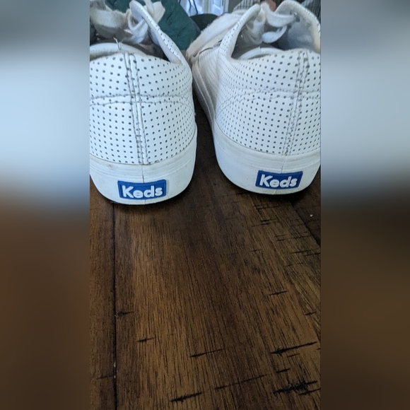 Size 9 women's Kickstart white  perforated leather Keds. Very good condition. - Picture 2 of 7